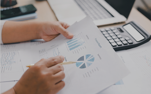 FastAccounts lets you define charts of accounts, manage journals, customize settings, and secure data with lock date controls.